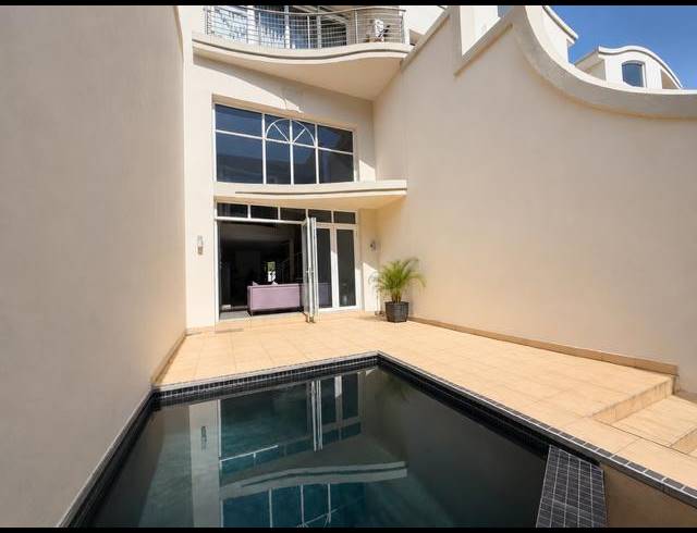 2 BEDROOM TOWNHOUSE FOR SALE IN HYDE PARK